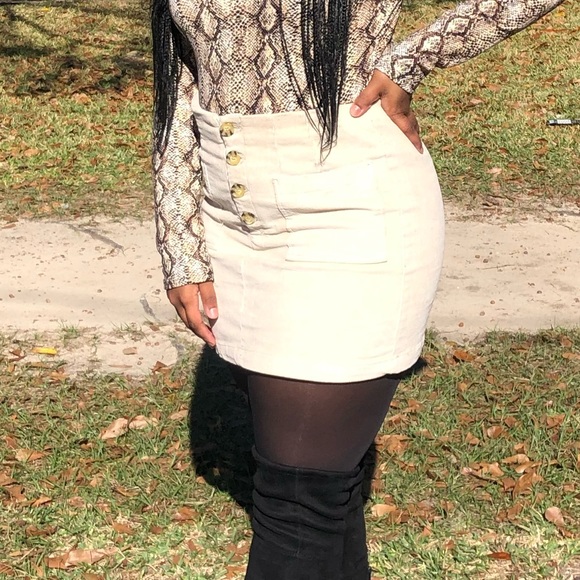 Cute skirt - Picture 3 of 3